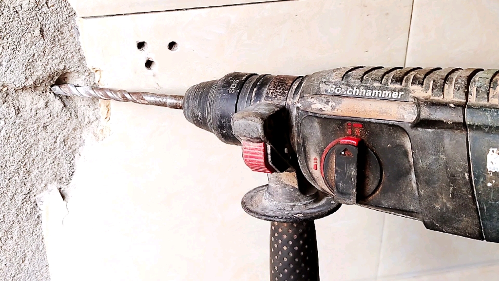 在瓷砖墙上打孔(在瓷砖墙上打孔用什么钻头) 在瓷砖墙上打孔(在瓷砖墙上打孔用什么钻头)