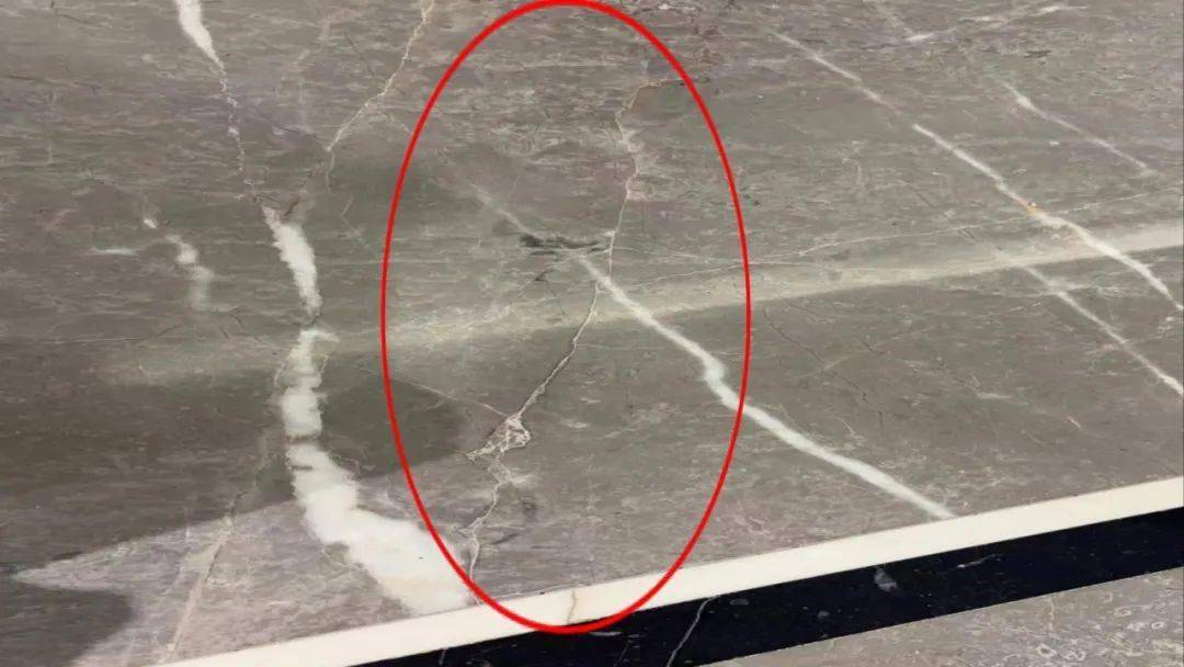 墙砖开裂是怎么回事视频(墙砖开裂是怎么回事视频讲解)